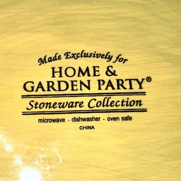 Never used 4 Qt Green Stoneware Covered Bean Pot Casserole Celebrating Home - Picture 16 of 16